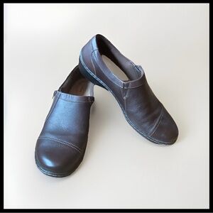 Clarks Size 10 Cora Giny brown leather zip side loafers